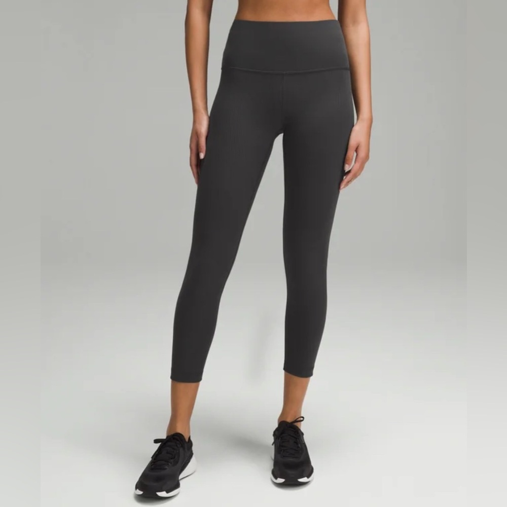 LULULEMON wunder train high rise ribbed 25” leggings in smoke gray color size 4